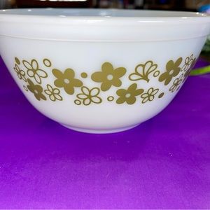 Pyrex Spring Blossom 402 1.5 QT Corning Green/White Mixing Bowl Mint Condition
